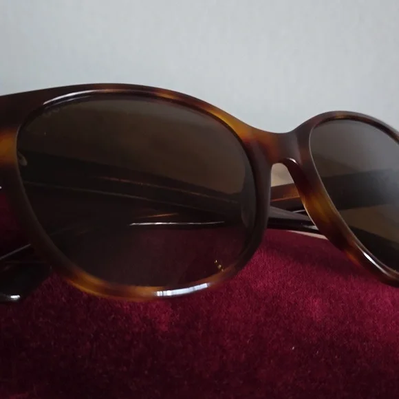 Gucci Brown Tortoise Women's Sunglasses - Picture 6 of 10